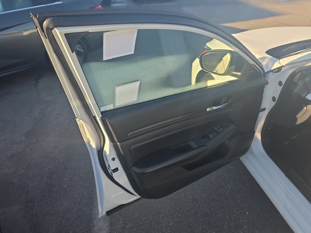 Used 2024 Nissan Altima 2.5 SV FWD image 9