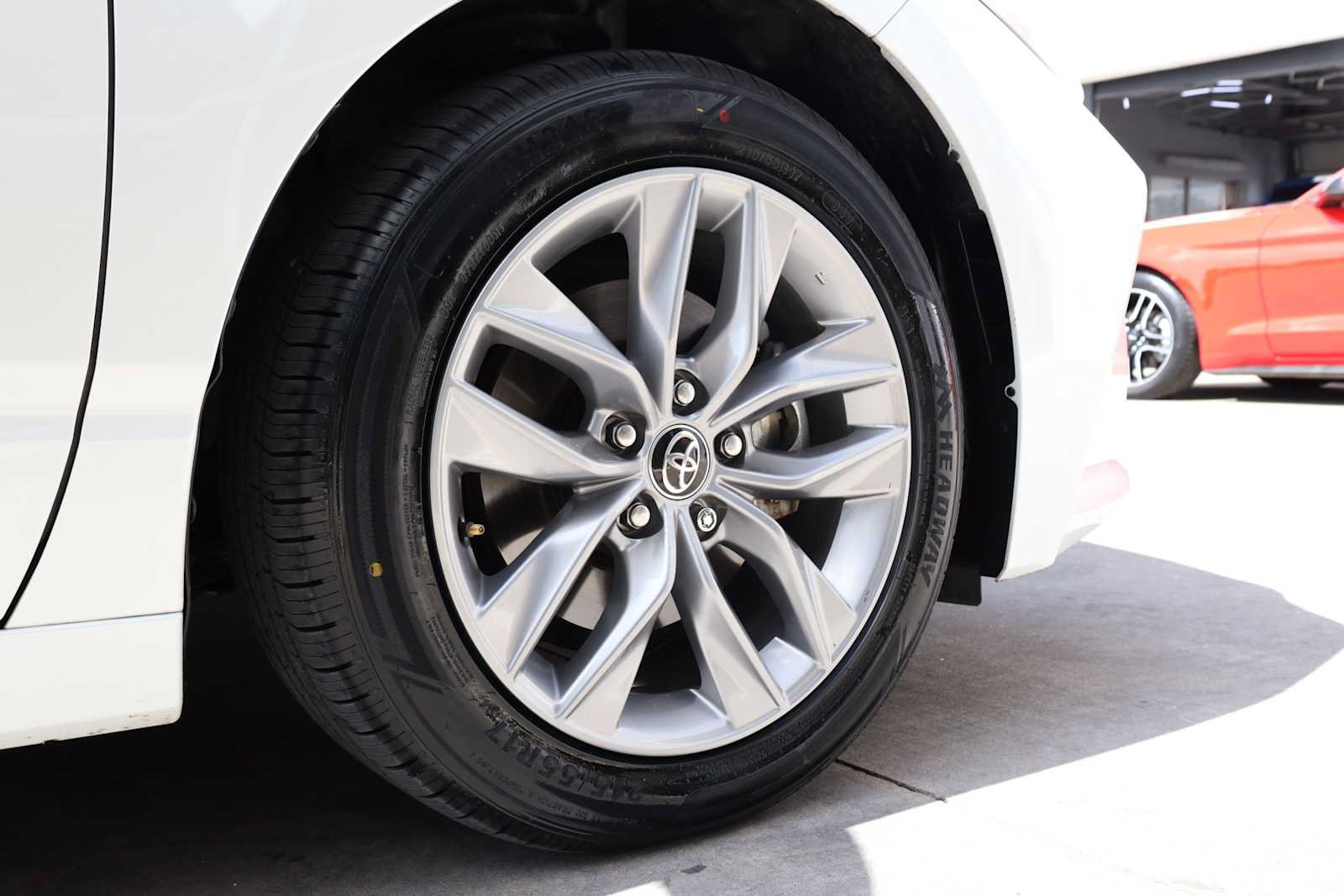 Used 2021 Toyota Avalon XLE FWD image 56