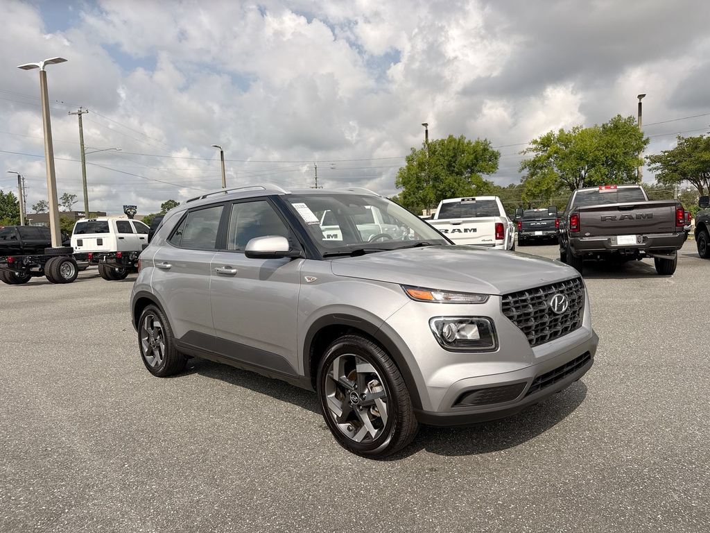 Used 2025 Hyundai Venue SEL FWD video 1