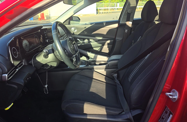 Used 2021 Hyundai Elantra SEL w/ Convenience + Premium Package FWD image 7