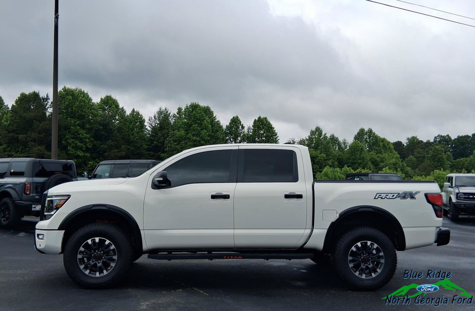 Used 2024 Nissan Titan PRO-4X w/ Pro-4x Convenience Package AWD/4WD image 2