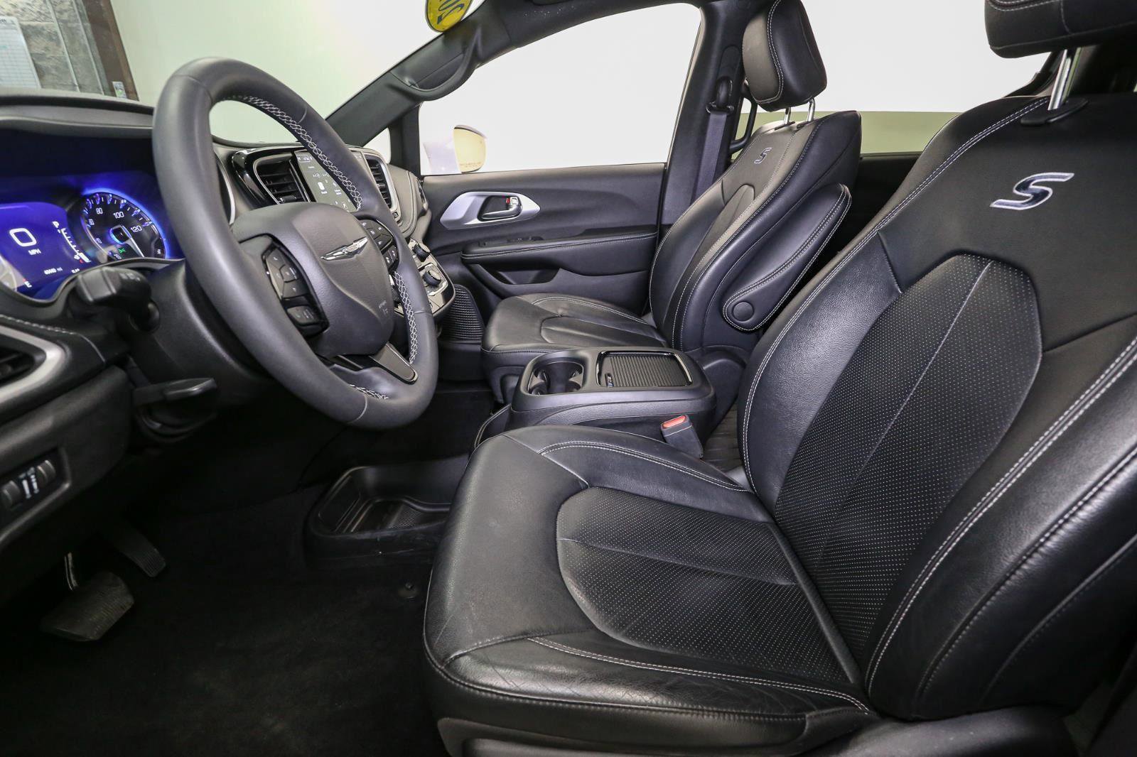 Used 2022 Chrysler Pacifica Touring-L w/ S Appearance Package image 42