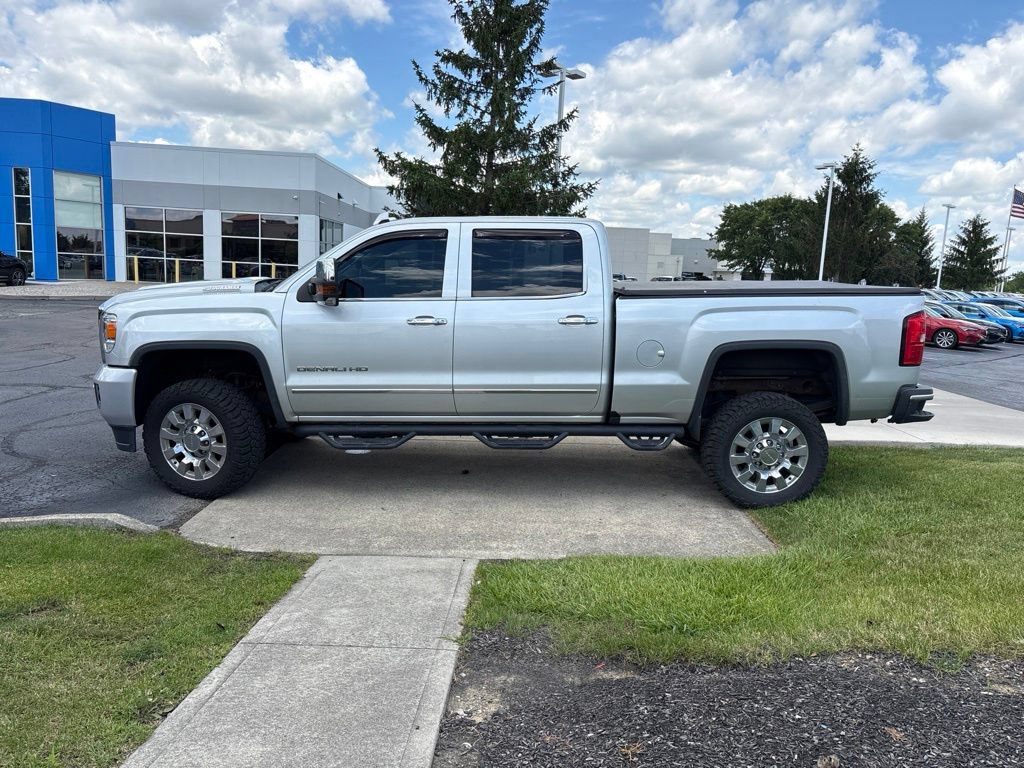 Used 2019 GMC Sierra 2500 Denali w/ Duramax Plus Package AWD/4WD image 9