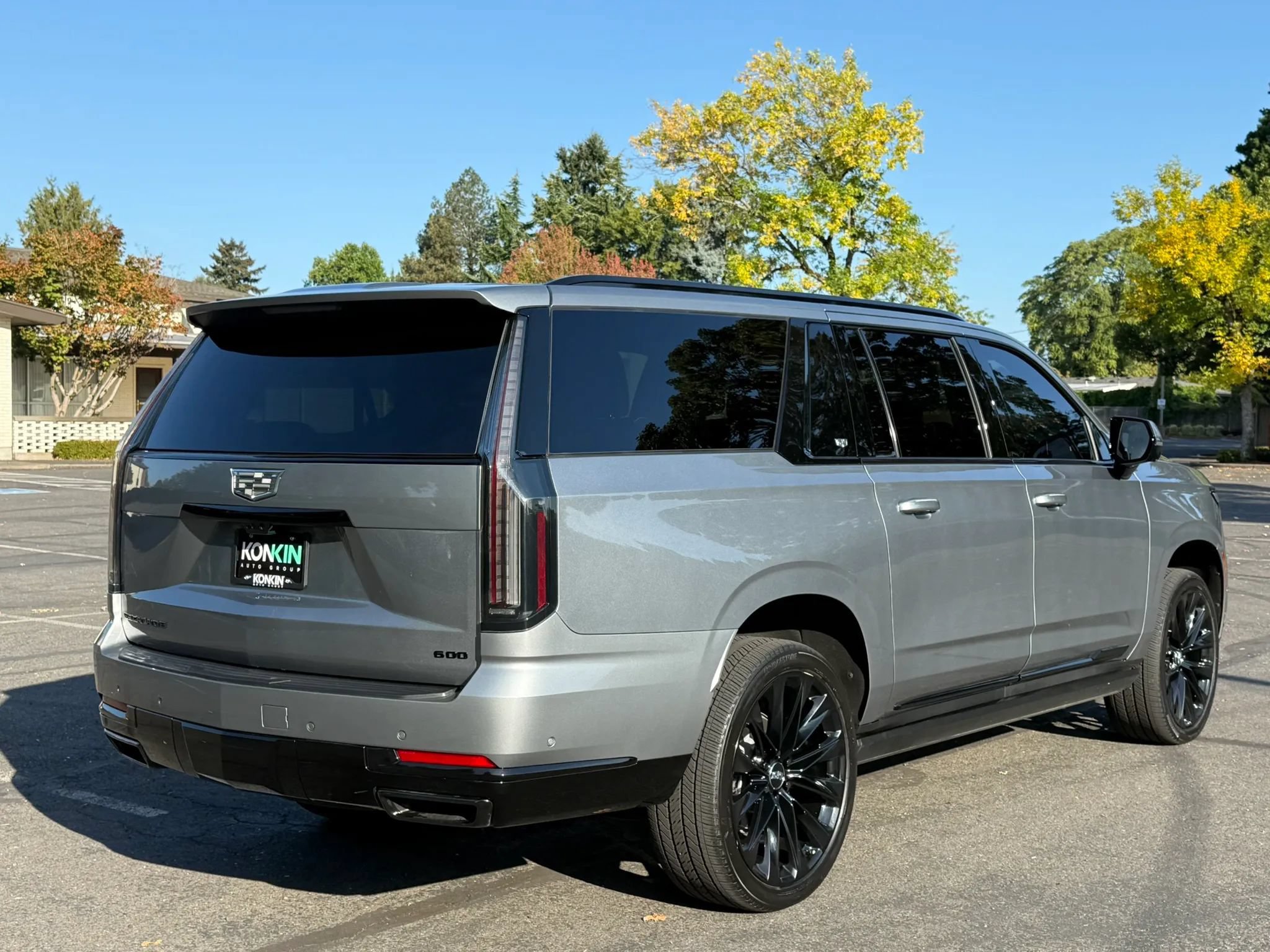 Used 2026 Cadillac Escalade ESV Platinum Sport w/ LPO, ONYX Package AWD/4WD image 6