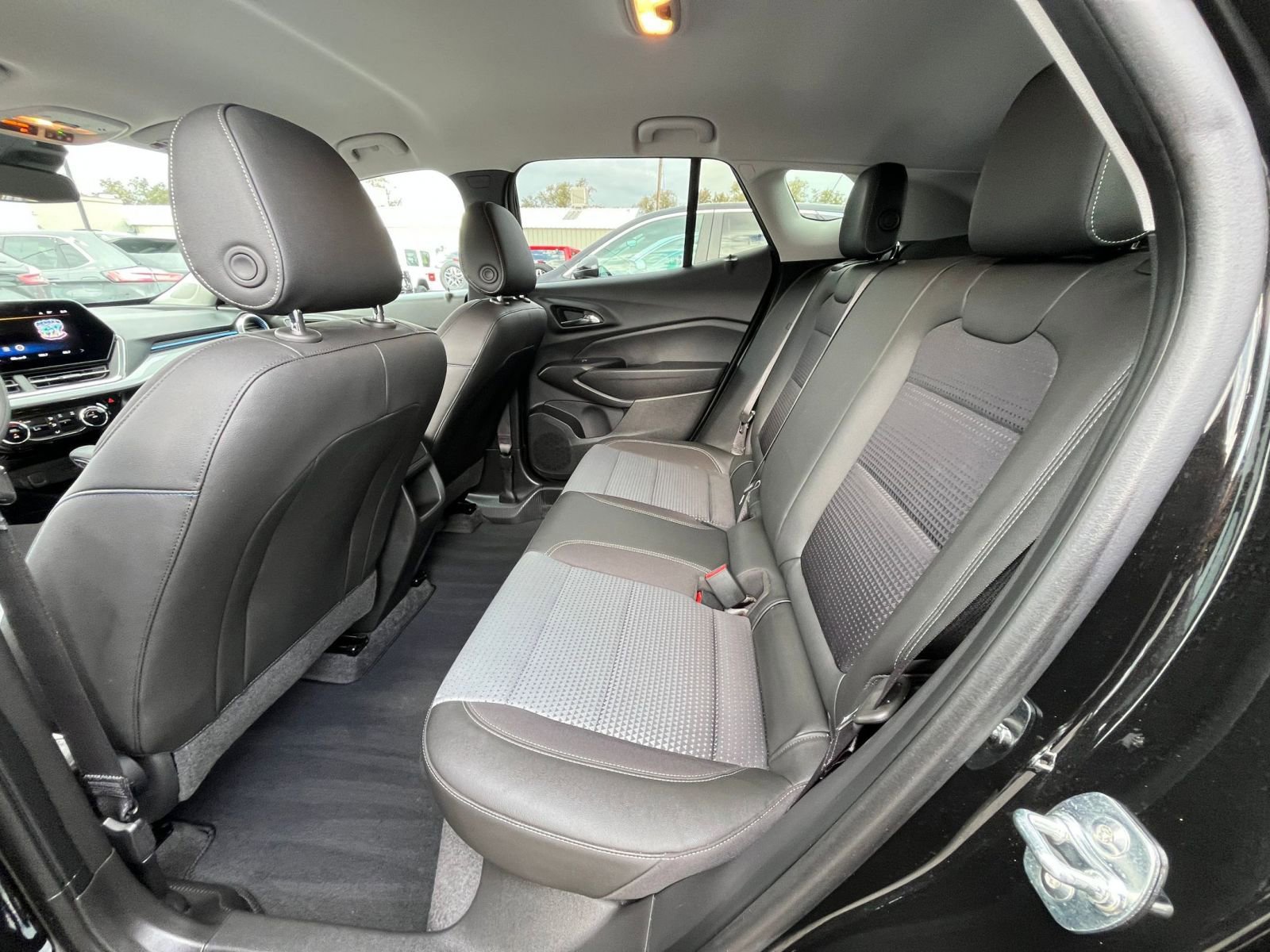 Used 2025 Chevrolet Trax LT image 23