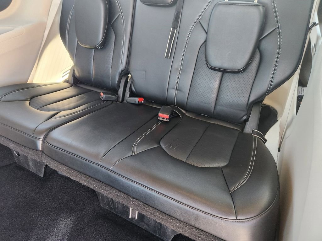 Used 2024 Chrysler Pacifica Touring-L image 29