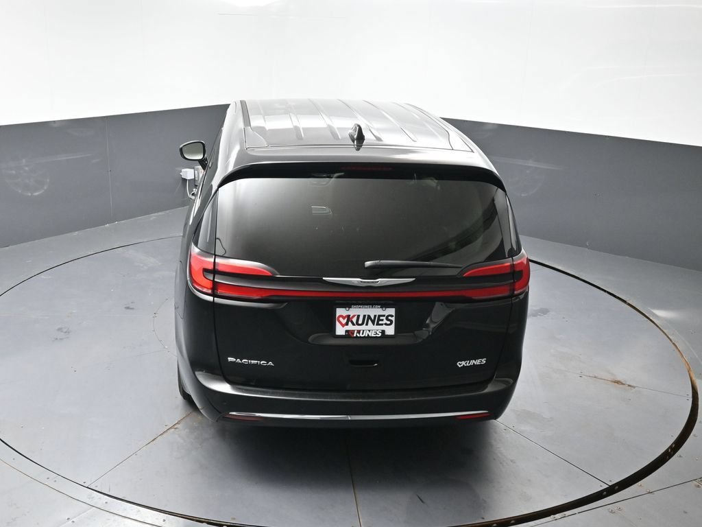 Used 2024 Chrysler Pacifica Touring-L FWD image 55