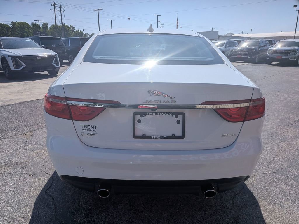 Used 2016 Jaguar XF Premium RWD image 4