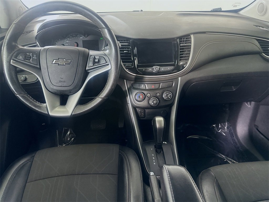 Used 2022 Chevrolet Trax LT w/ Midnight Edition image 18