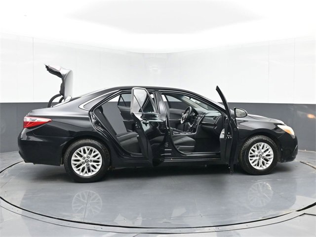 Used 2016 Toyota Camry LE image 47