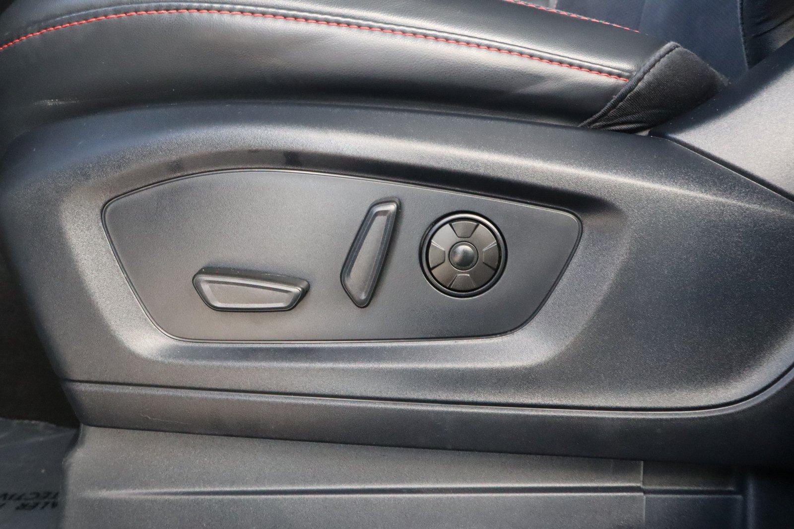 Used 2025 Ford Explorer ST RWD image 22