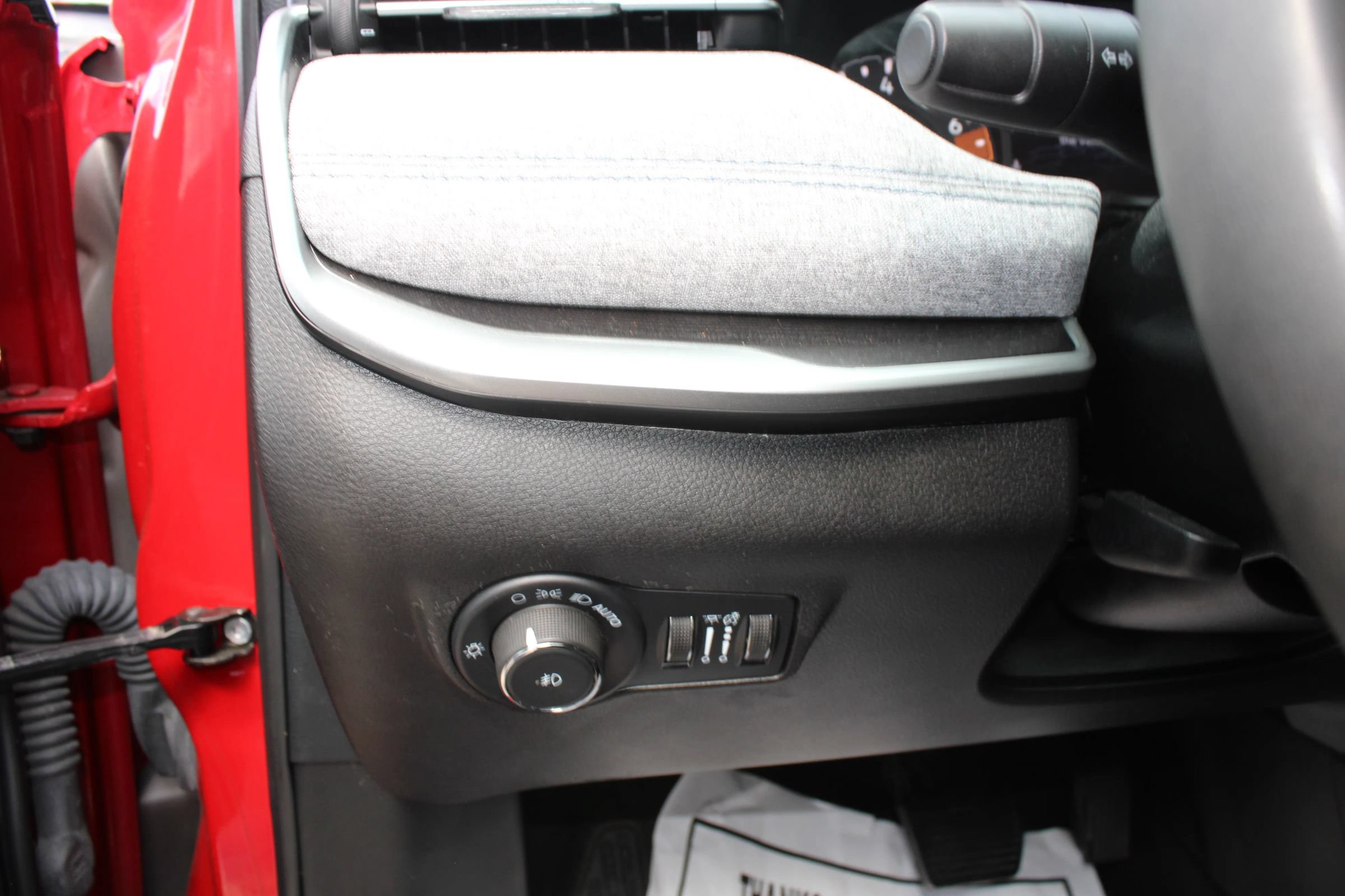 Used 2024 Jeep Compass Latitude AWD/4WD image 9