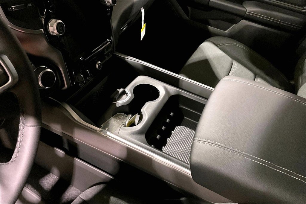 New 2026 RAM 1500 4x4 Crew Cab image 8