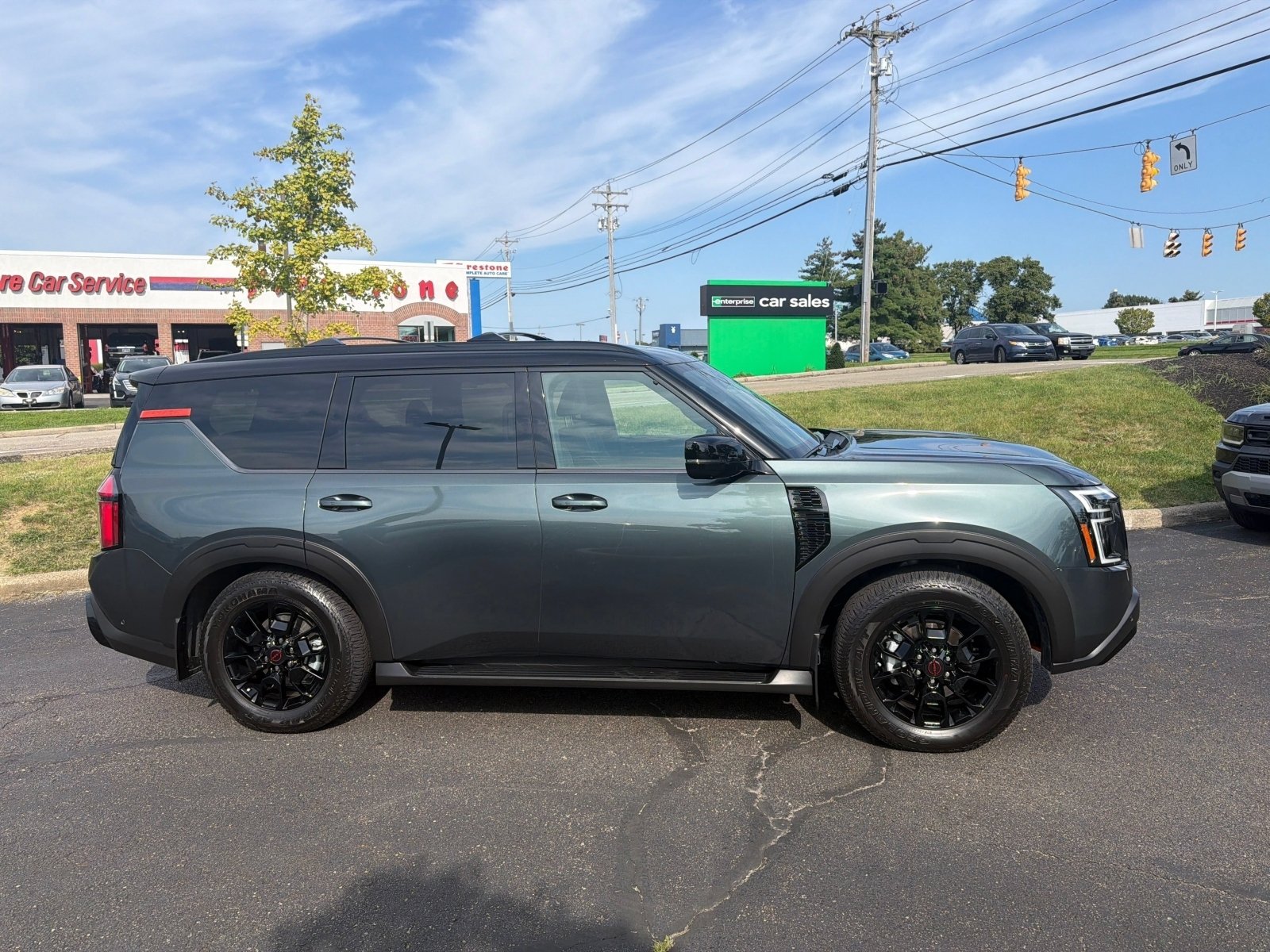 Used 2025 Nissan Armada PRO-4X w/ Pro-4X Premium Package AWD/4WD image 18