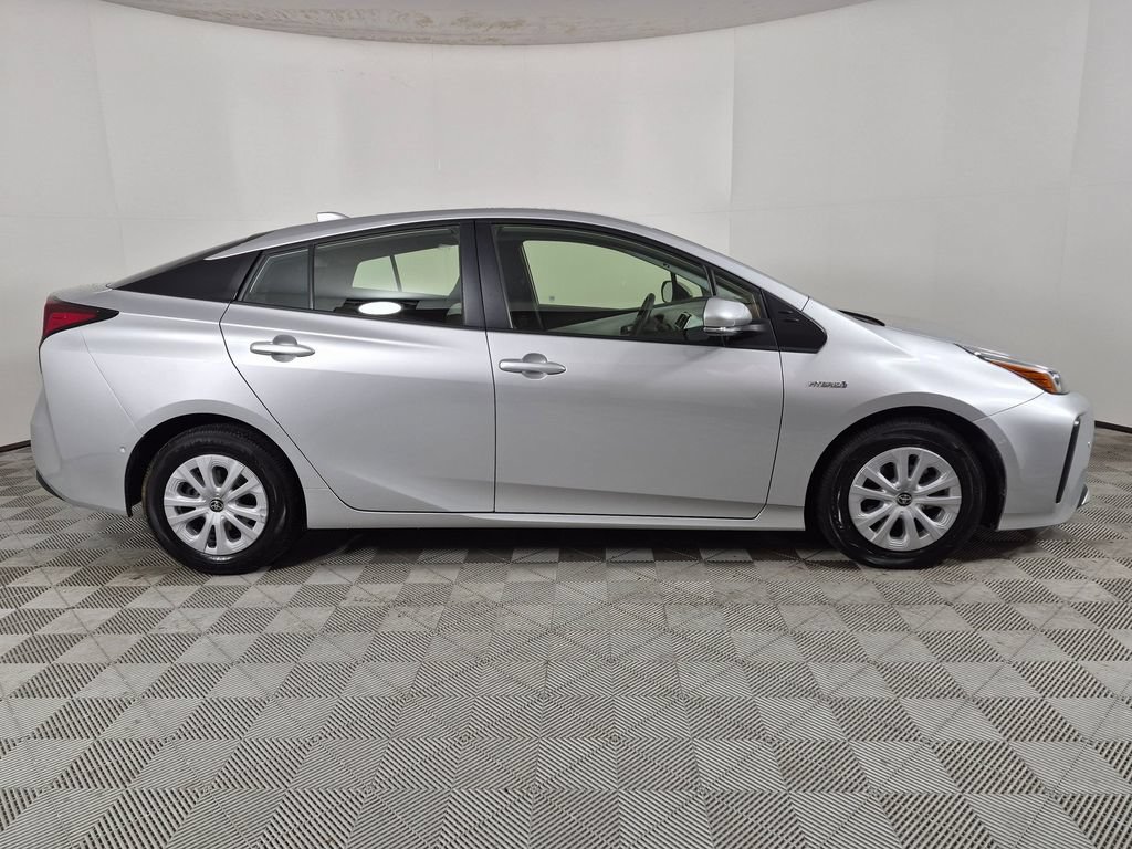 Used 2022 Toyota Prius LE FWD image 2