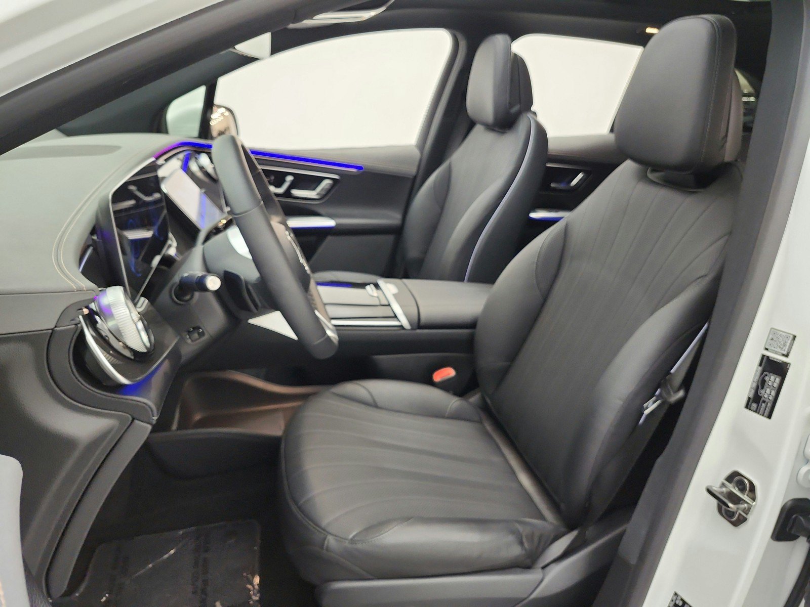 Certified 2023 Mercedes-Benz EQE 500 4MATIC SUV w/ Exclusive Trim Package image 15