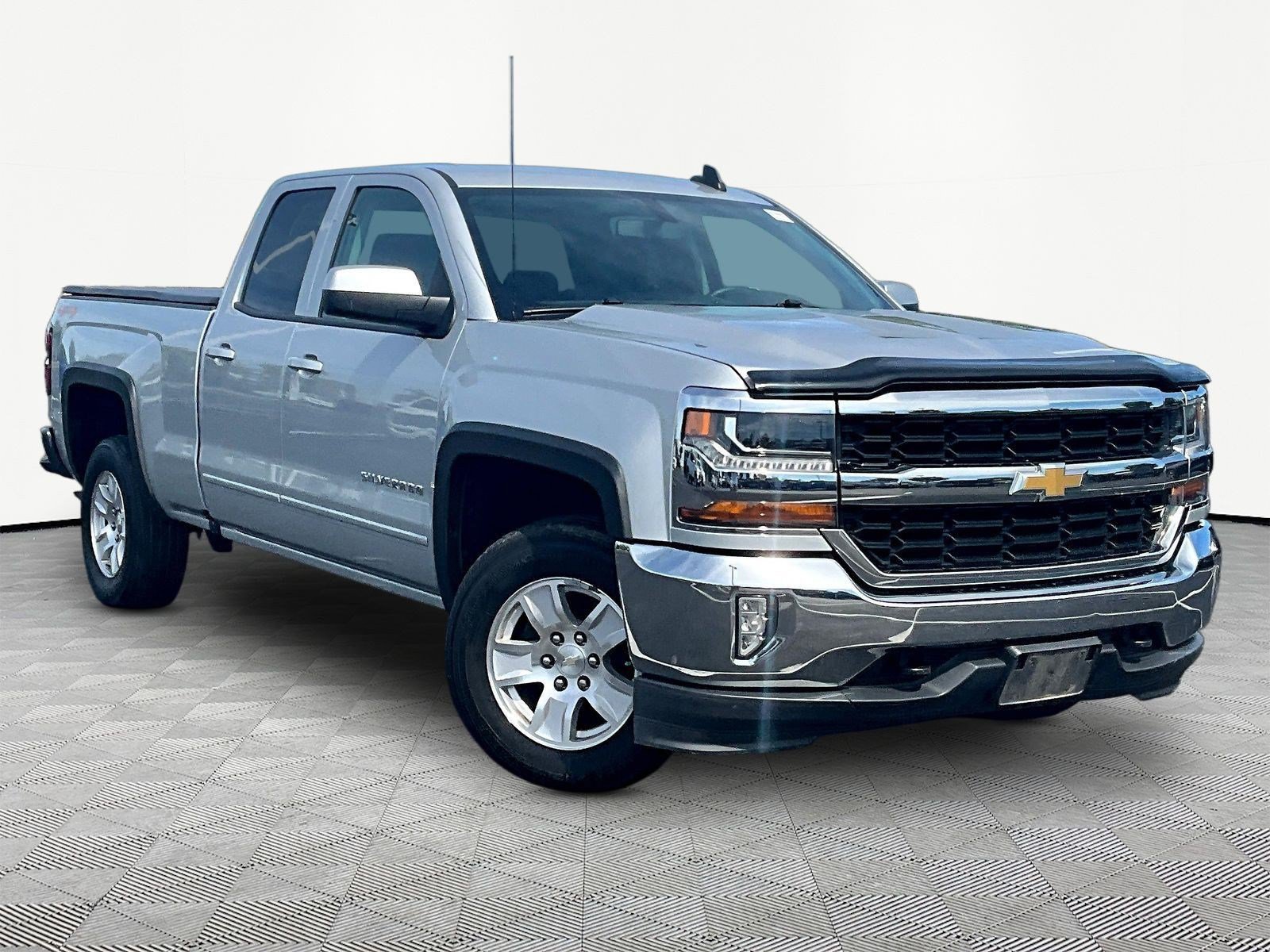 Used 2017 Chevrolet Silverado 1500 LT w/ All Star Edition AWD/4WD image 3