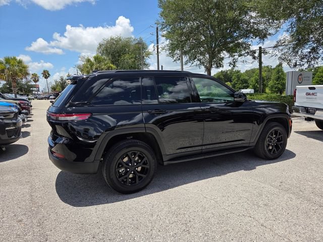 Certified 2025 Jeep Grand Cherokee Altitude AWD/4WD image 12