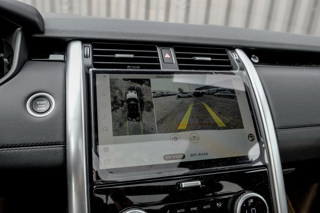 Used 2025 Land Rover Discovery S AWD/4WD image 13