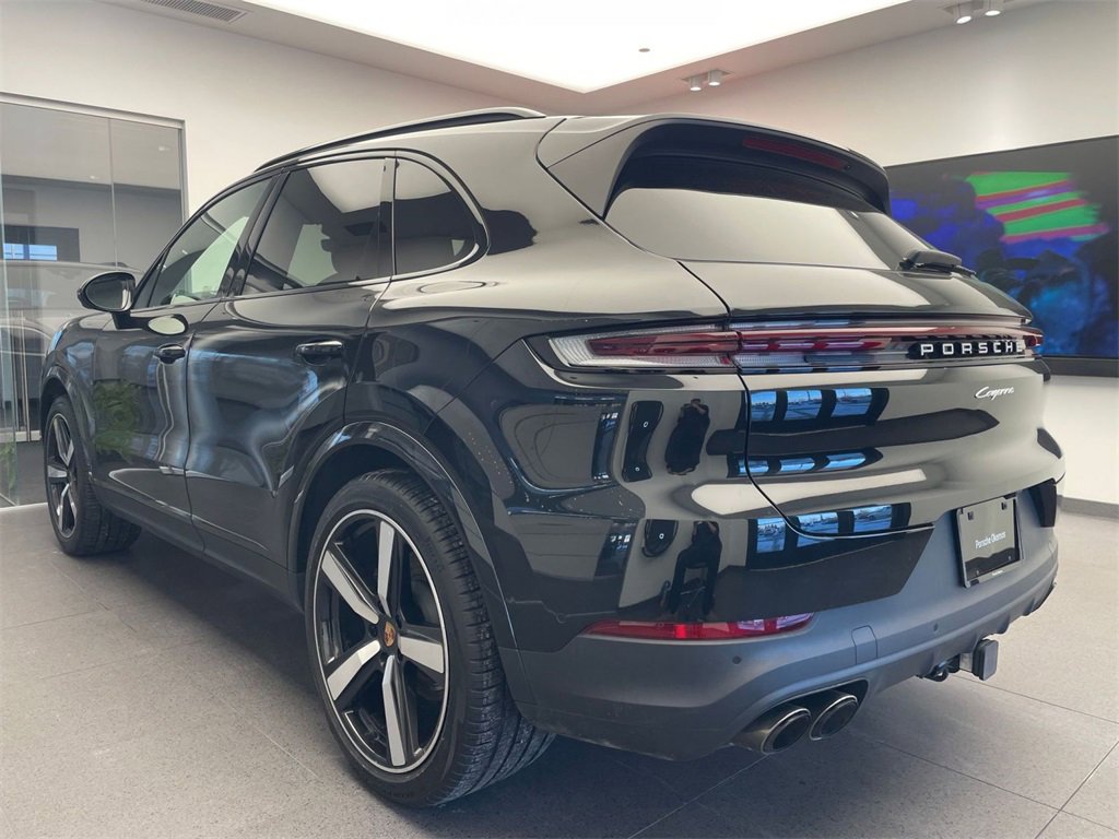Used 2025 Porsche Cayenne image 3