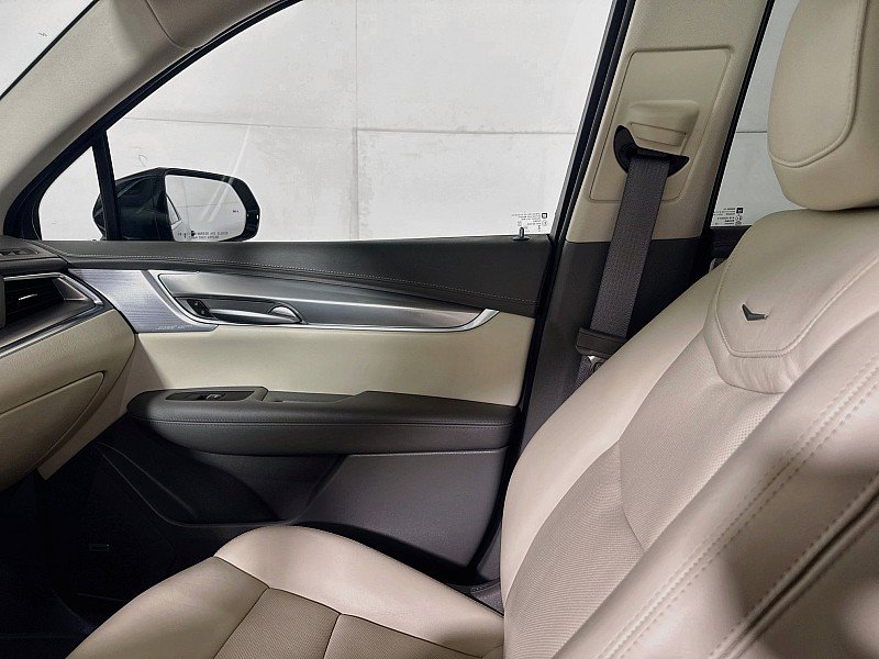 Used 2025 Cadillac XT5 Premium Luxury w/ Technology Package AWD/4WD image 26