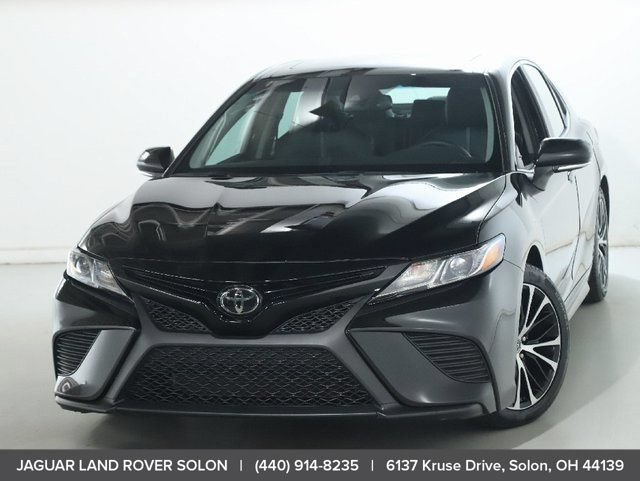 Used 2018 Toyota Camry SE w/ Moonroof Package FWD image 3
