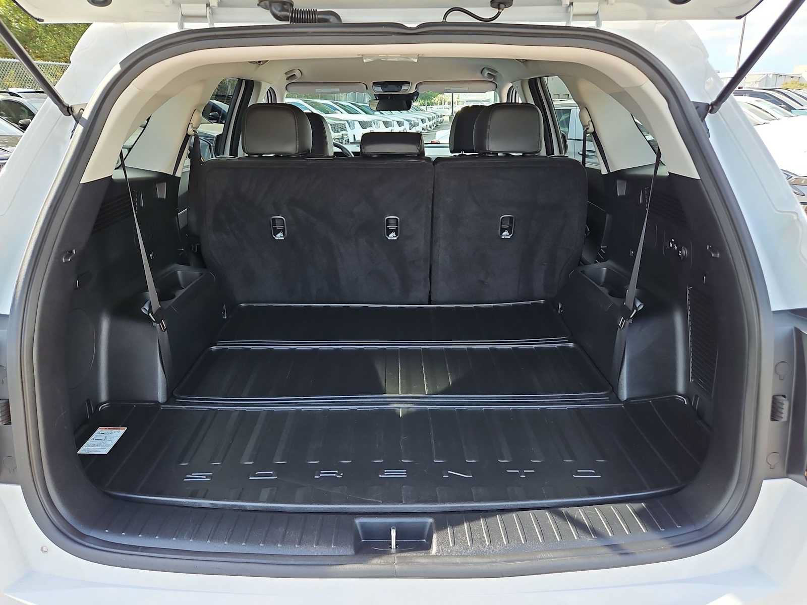 Certified 2025 Kia Sorento S FWD image 31