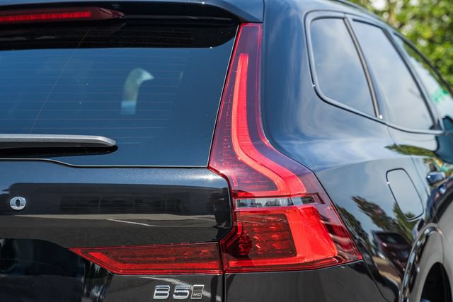 New 2027 Volvo XC60 B5 Plus AWD/4WD image 7