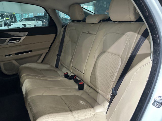 Used 2017 Jaguar XF Prestige AWD/4WD image 6