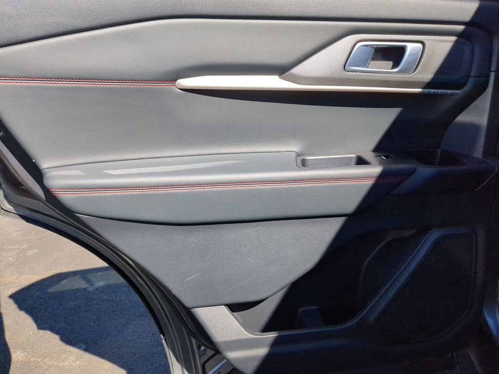 Used 2025 Ford Explorer ST-Line w/ ST-Line Street Pack image 27