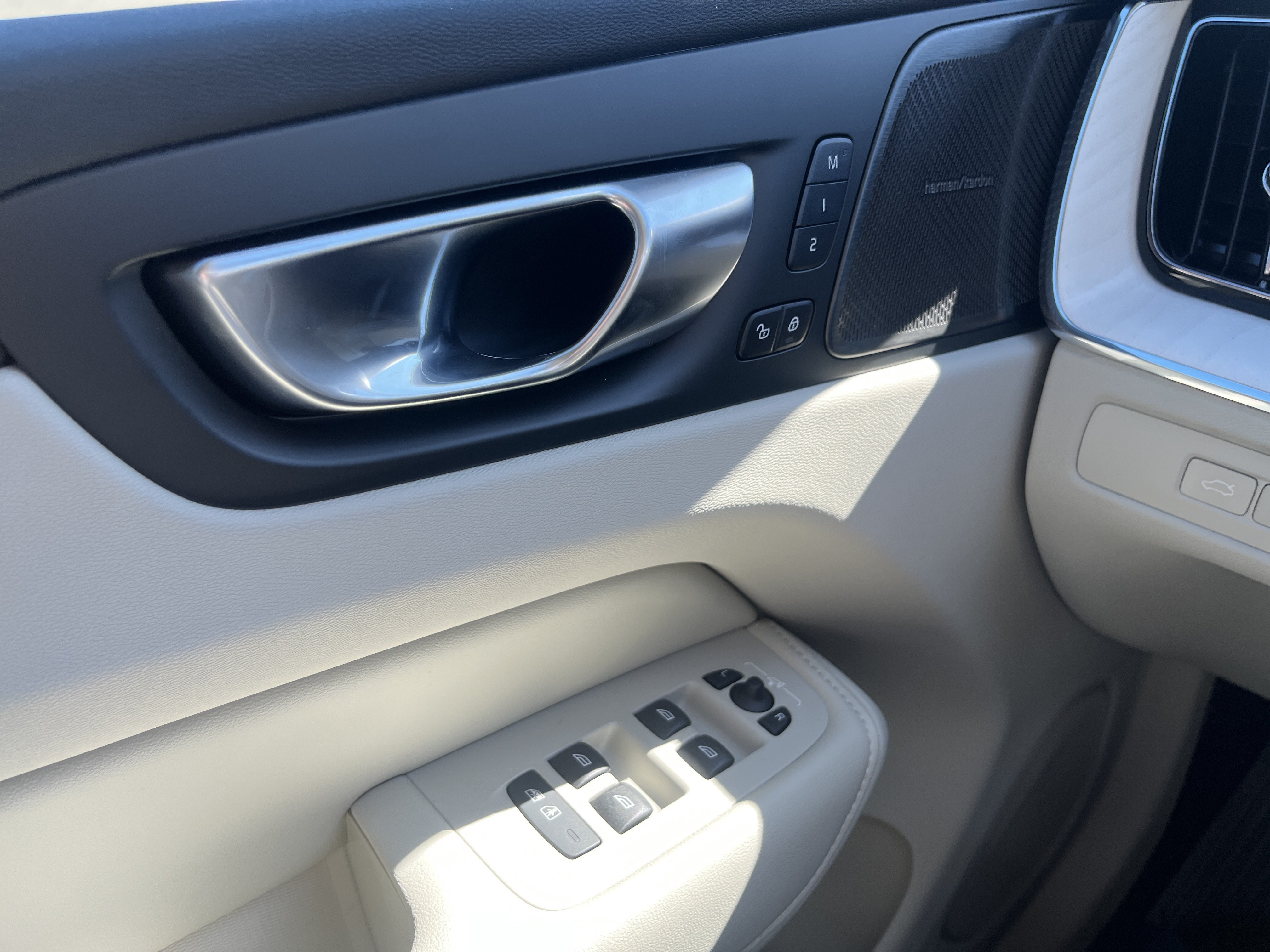 New 2026 Volvo XC60 T8 Ultra w/ Protection Package Premier AWD/4WD image 20