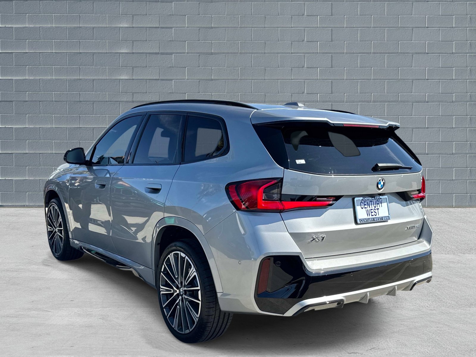 Certified 2023 BMW X1 xDrive28i w/ M Sport Package AWD/4WD image 3