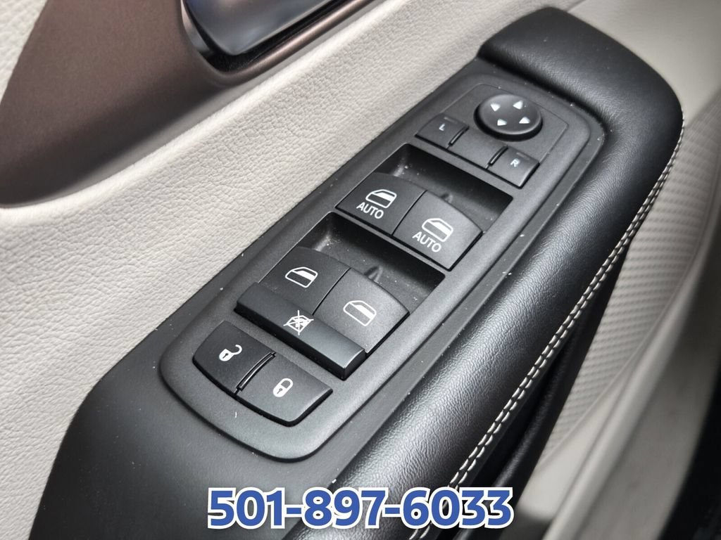 Used 2022 Chrysler Voyager LX FWD image 24