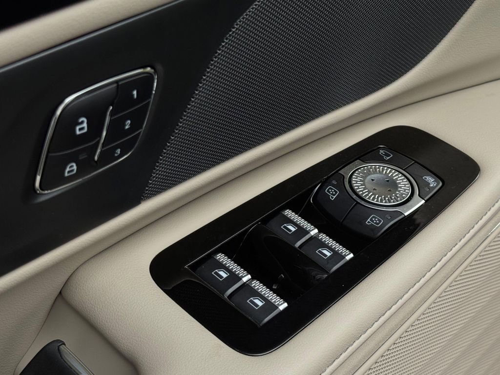Used 2024 Lincoln Nautilus Reserve AWD/4WD image 11