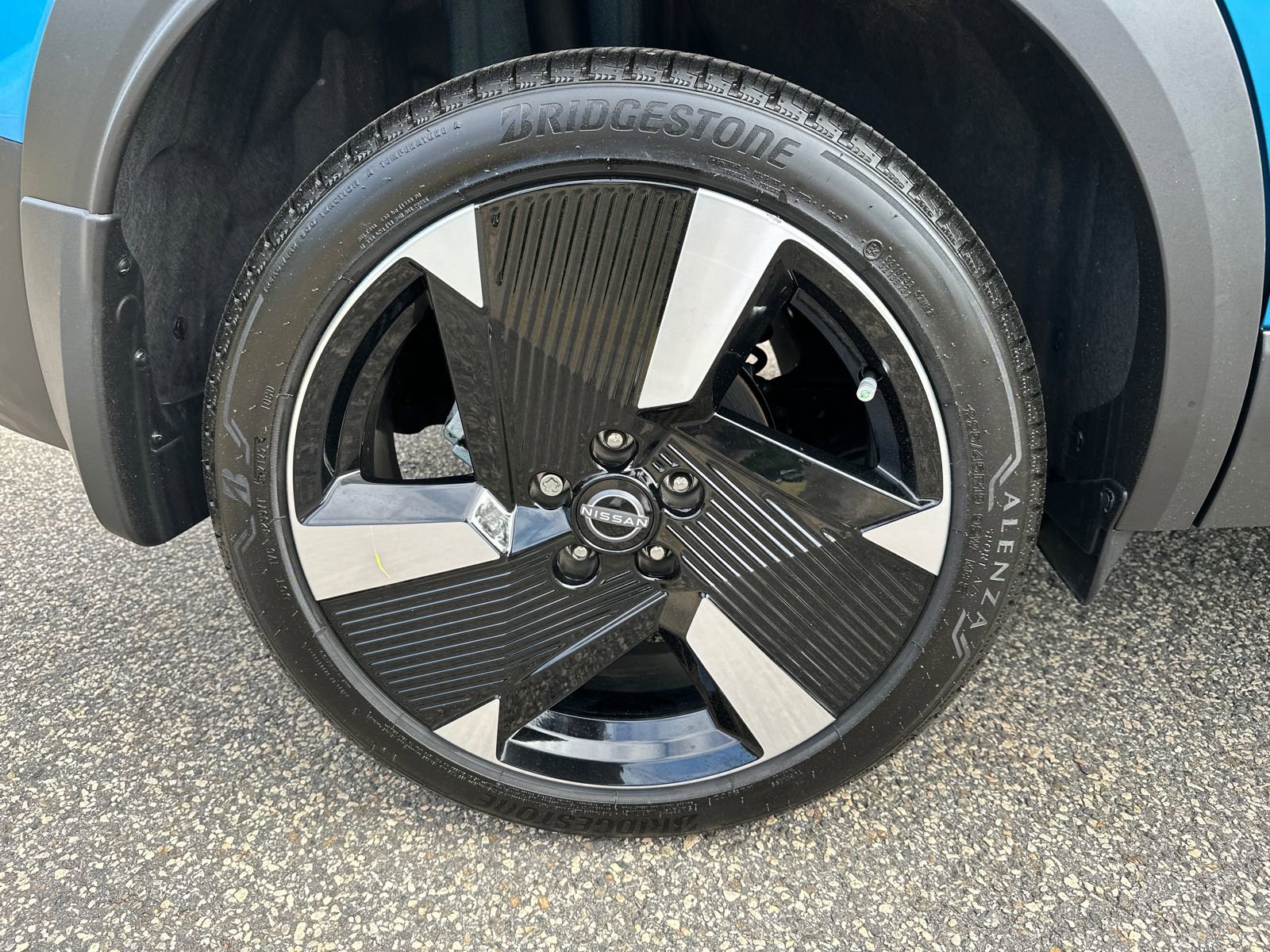 Used 2025 Nissan Kicks SR FWD image 15