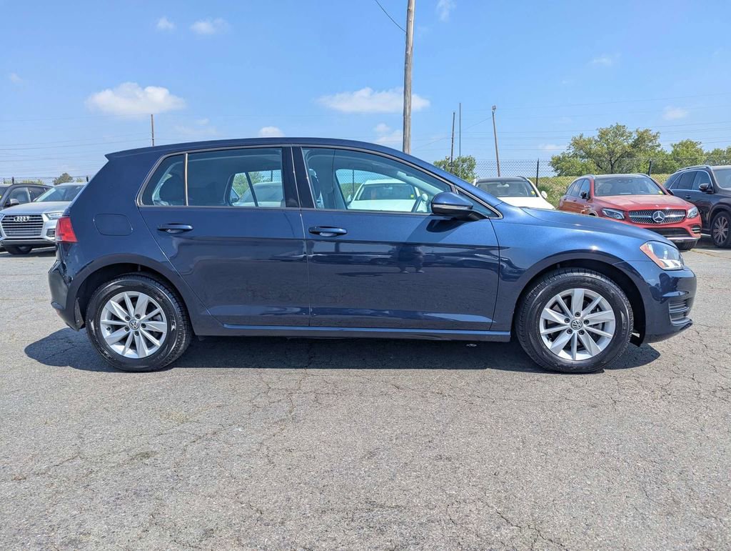 Used 2016 Volkswagen Golf 4-Door image 4
