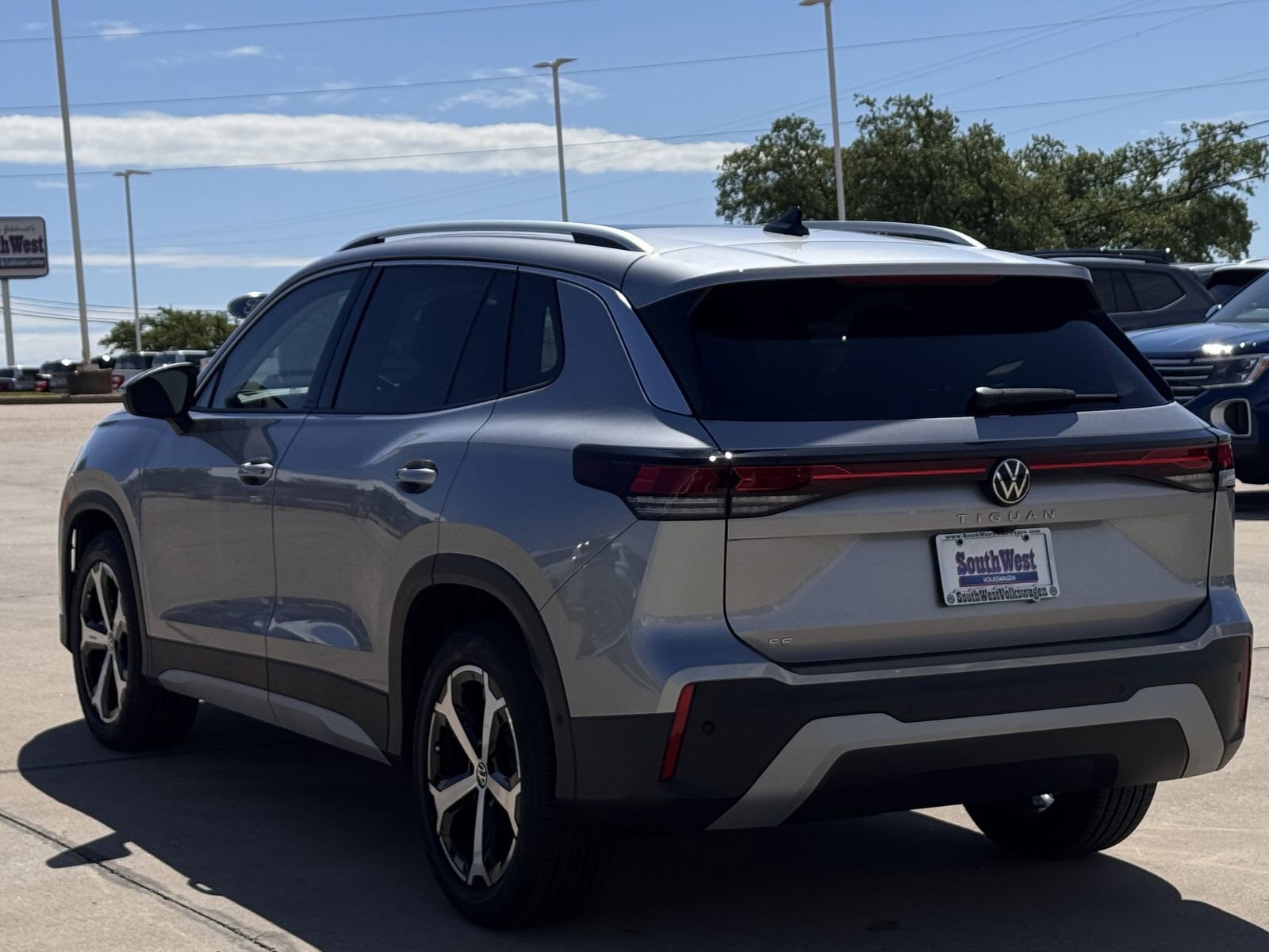 New 2026 Volkswagen Tiguan SE image 6