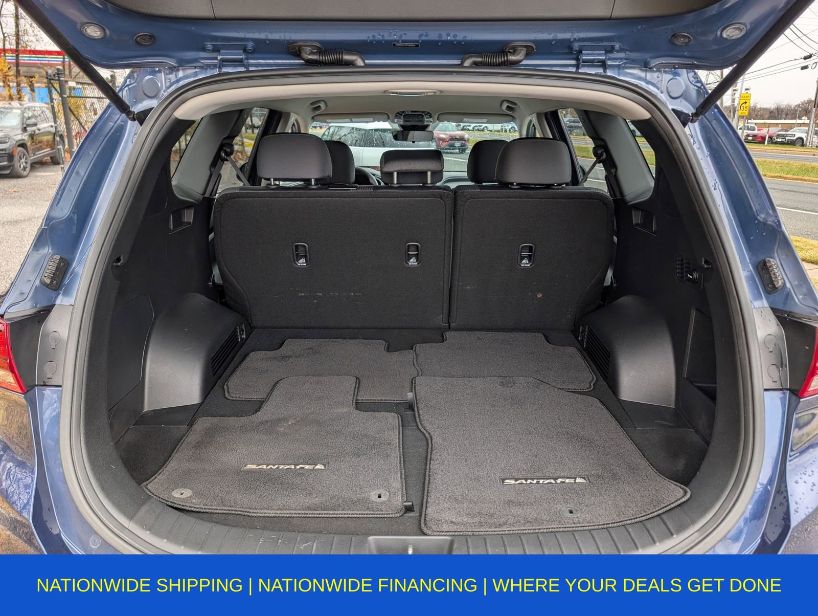 Used 2023 Hyundai Santa Fe SE image 3