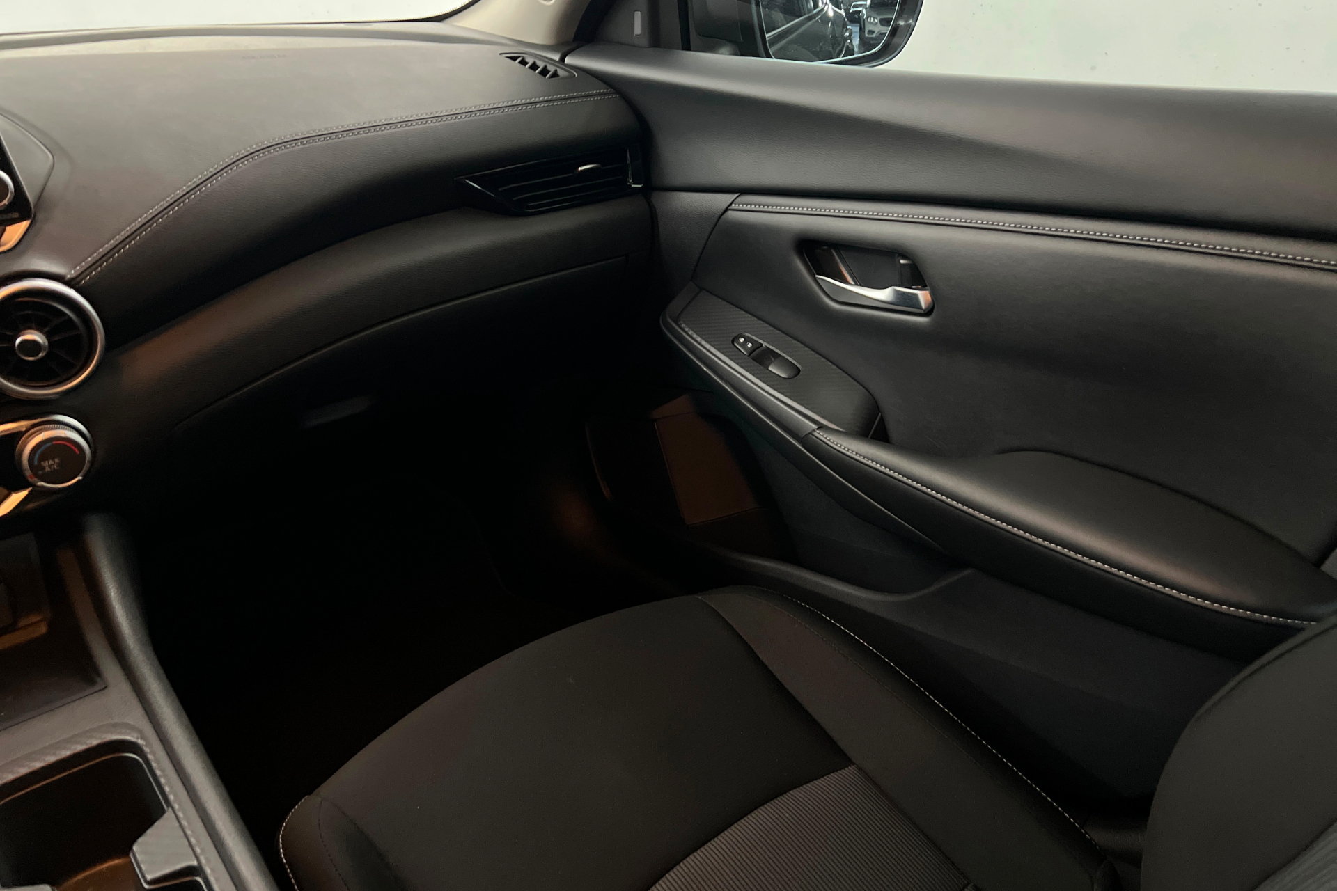 Used 2025 Nissan Sentra SV FWD image 11