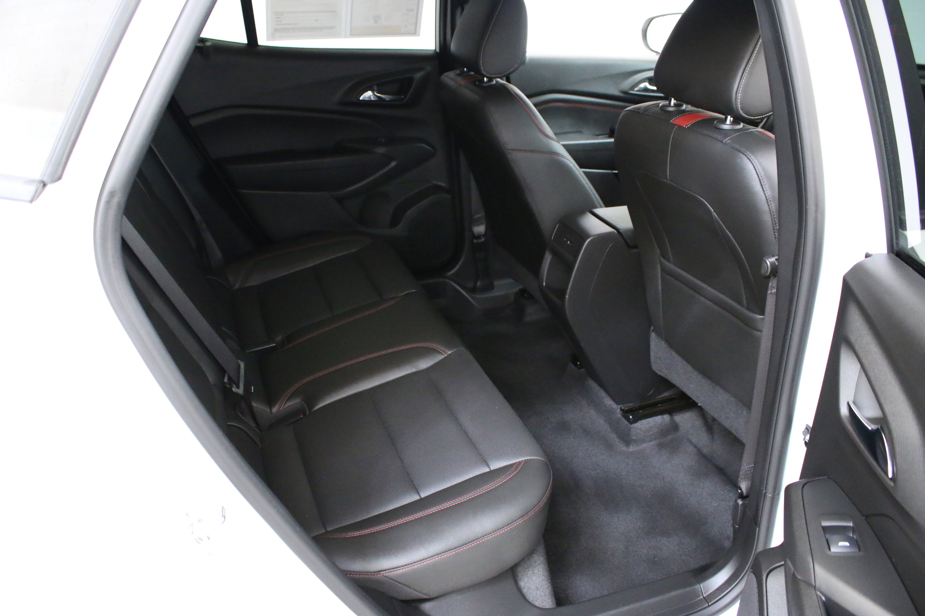 Used 2024 Chevrolet Trax RS w/ Driver Confidence Package image 28