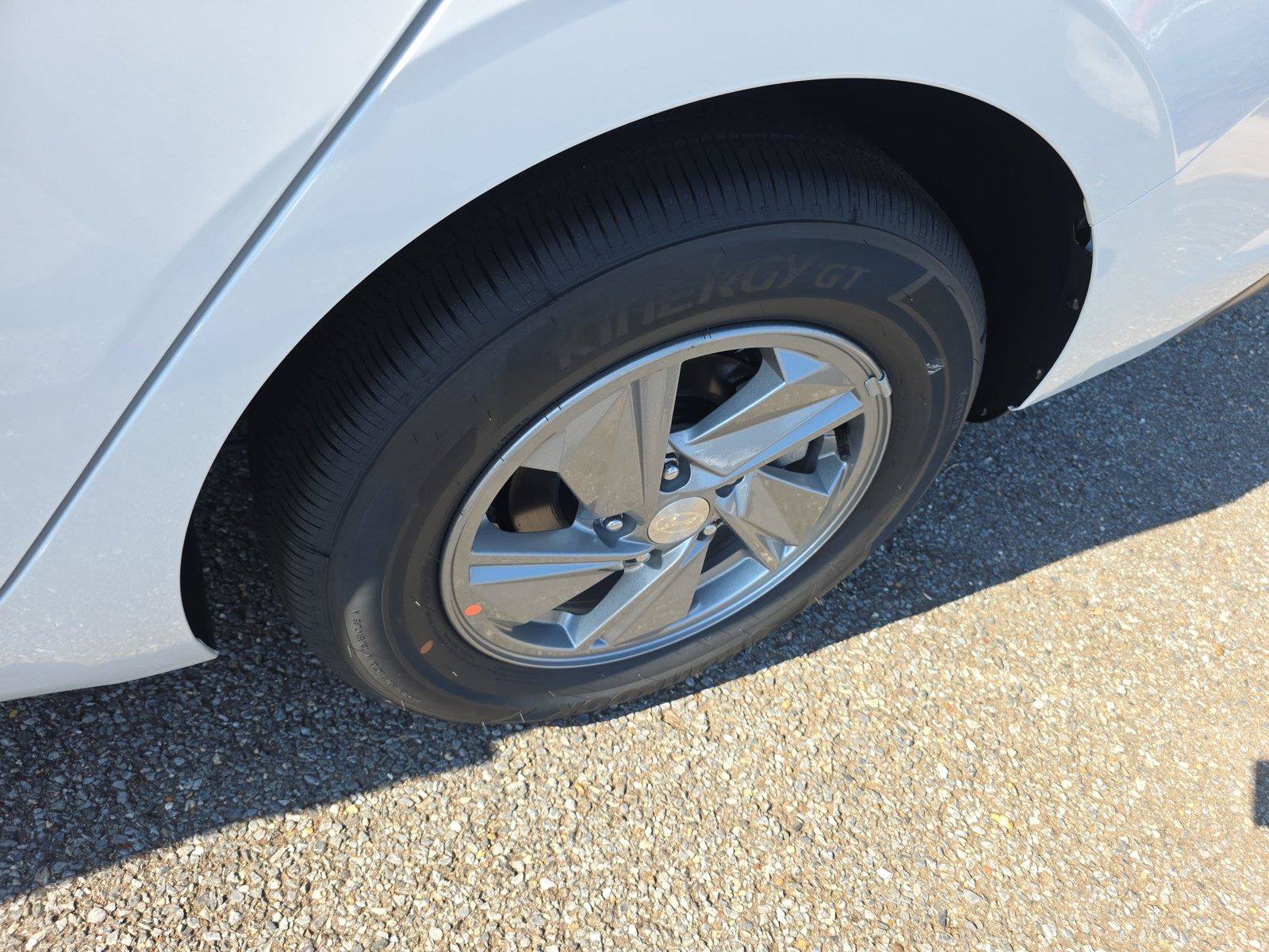New 2026 Hyundai Elantra SE FWD image 9