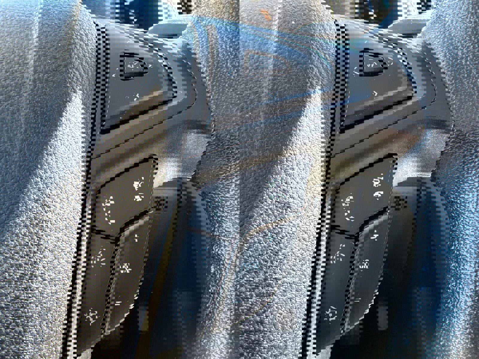 Used 2022 Ford Edge SEL image 18