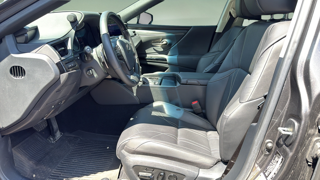 Used 2024 Lexus ES 300h w/ Technology Package FWD image 11