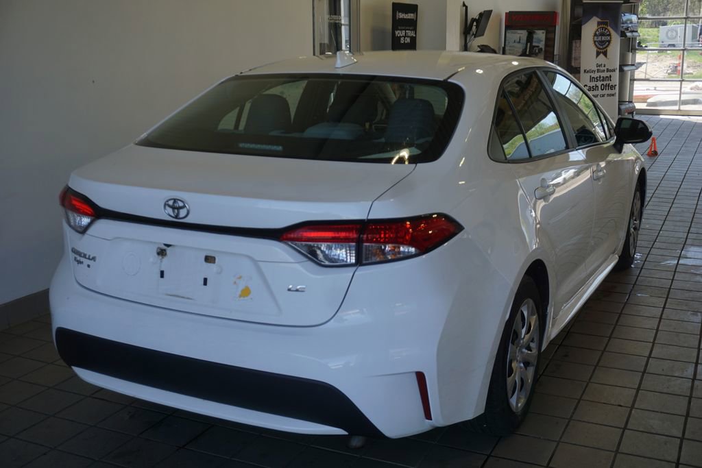 Used 2020 Toyota Corolla LE FWD image 4