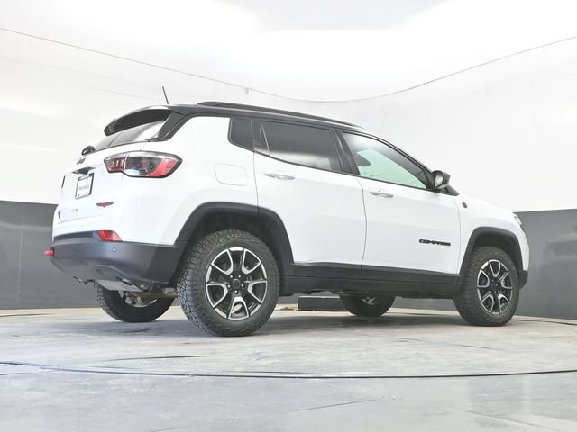 Used 2025 Jeep Compass Trailhawk AWD/4WD image 33