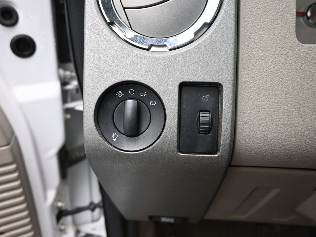 Used 2010 Ford F350 Lariat image 14