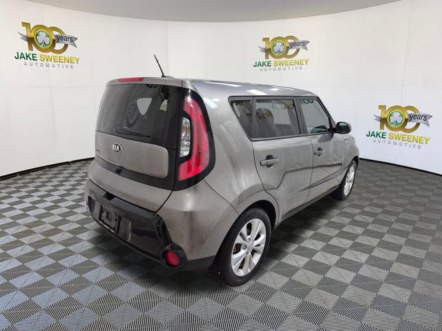 Used 2016 Kia Soul + FWD image 10