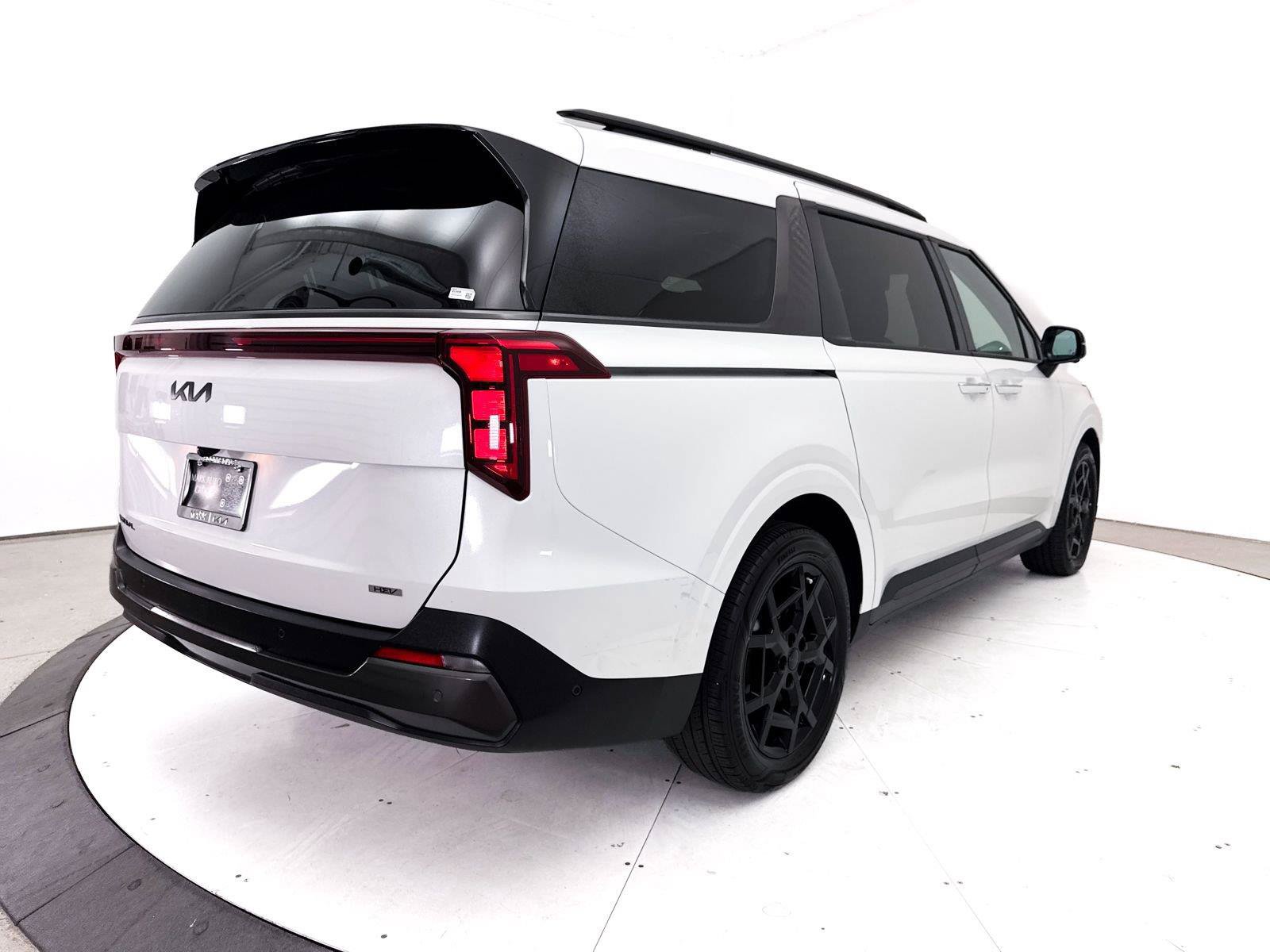 Certified 2025 Kia Carnival SX w/ SX Dark Edition Package FWD image 21