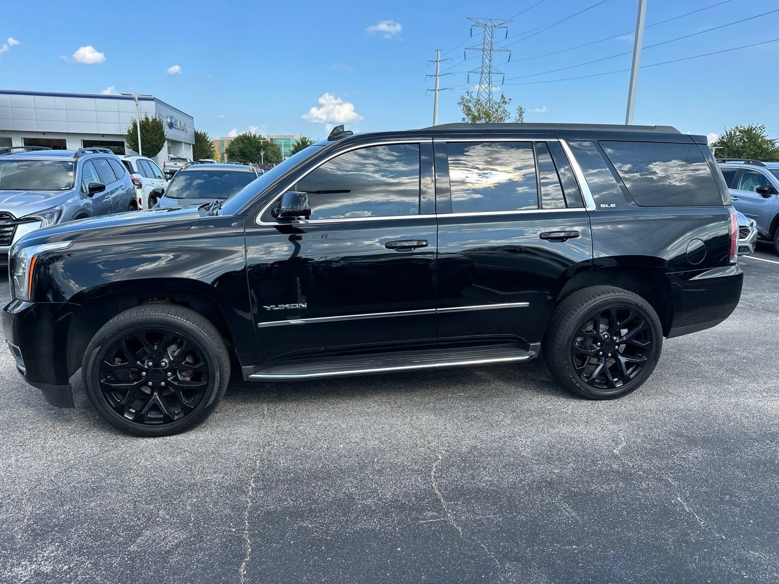 Used 2018 GMC Yukon SLE w/ SLE Value Package AWD/4WD image 3