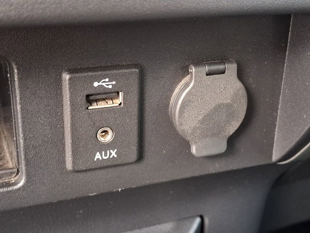 Used 2017 Nissan Titan SV image 24